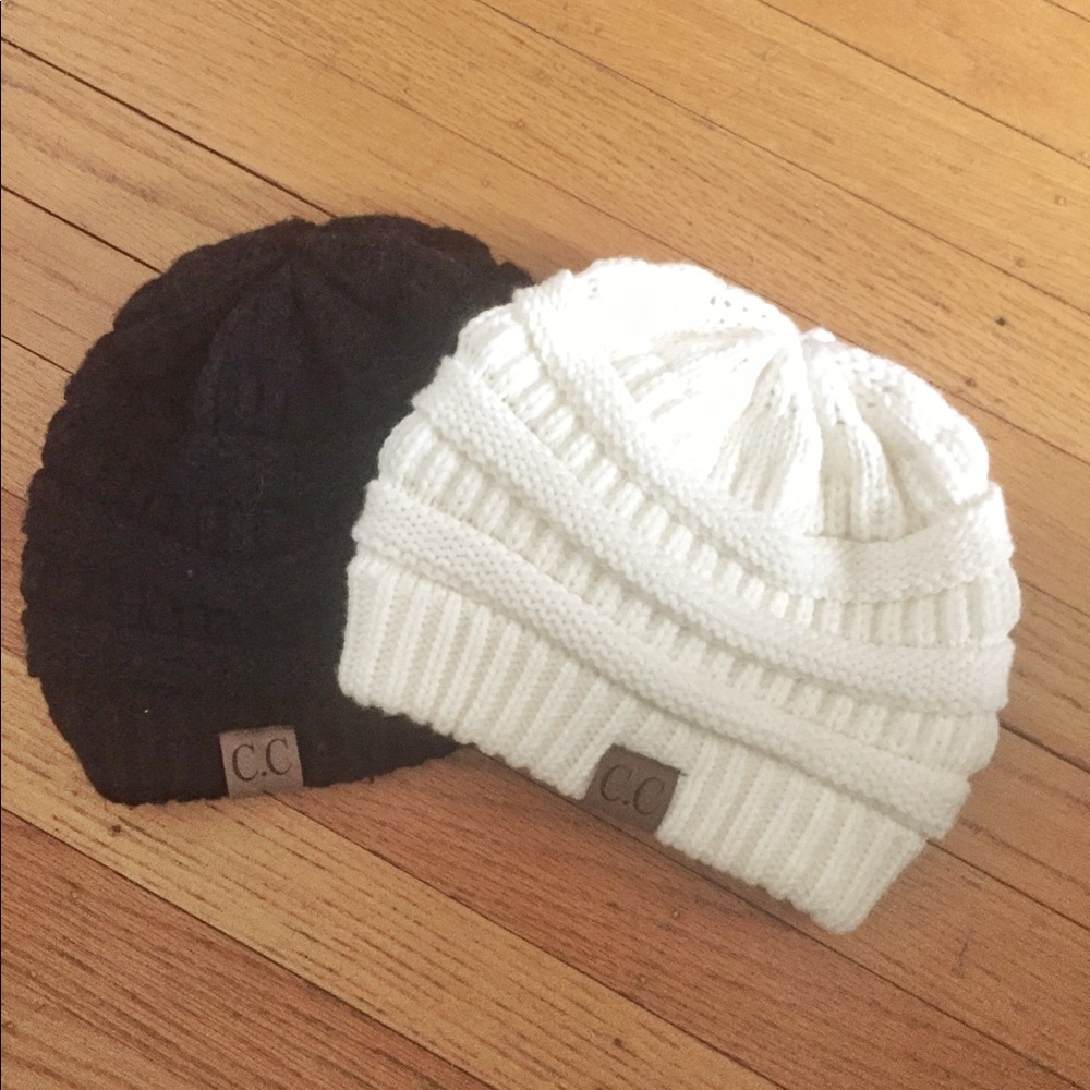Lot of 2 acrylic beanies Black & winter white